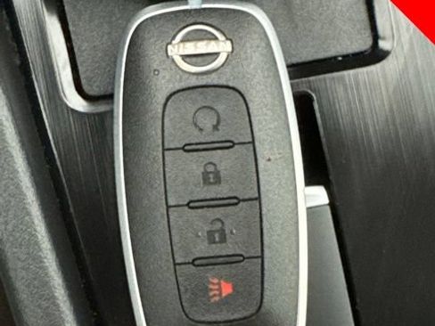 Certified 2023 Nissan Rogue SV FWD image 12