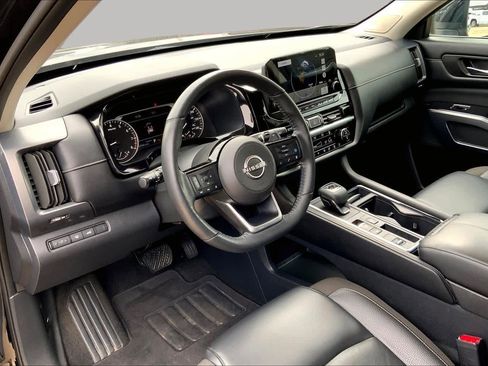 Used 2023 Nissan Pathfinder SL w/ SL Premium Package FWD image 16