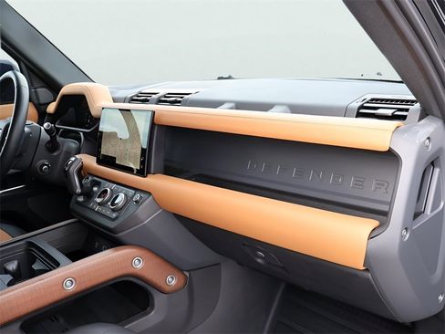 Used 2024 Land Rover Defender 110 X image 10