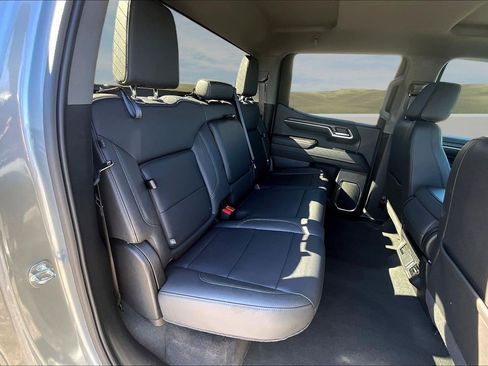 Used 2024 GMC Sierra 1500 SLT image 17