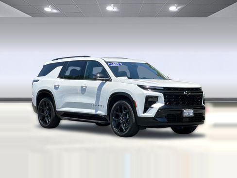 Used 2025 Chevrolet Traverse RS w/ LPO, Floor Liner Package AWD/4WD image 7