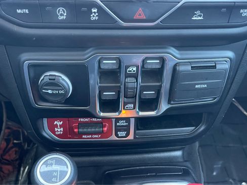 Used 2022 Jeep Gladiator Rubicon w/ LED Lighting Group AWD/4WD image 17