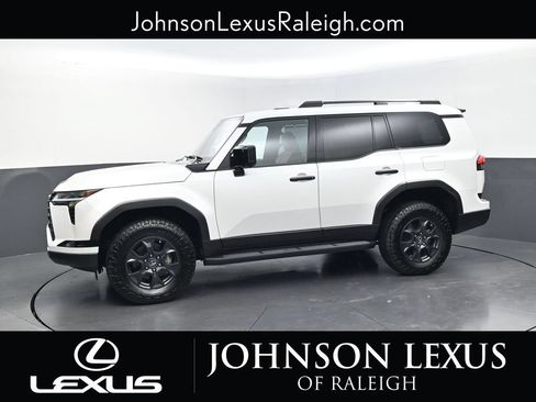 Used 2024 Lexus GX 550 AWD/4WD image 2