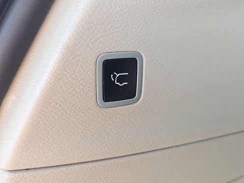 Used 2023 Chrysler Pacifica Touring-L FWD image 60