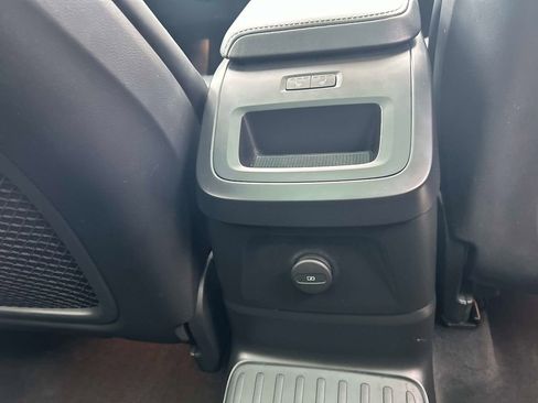 Used 2022 Volvo XC60 T8 R-Design image 17