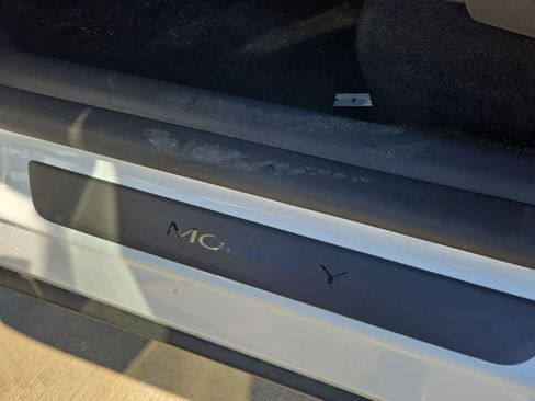 Used 2024 Tesla Model Y image 11