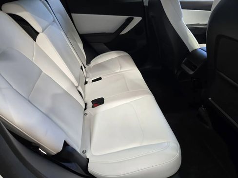 Used 2022 Tesla Model Y Long Range AWD/4WD image 9