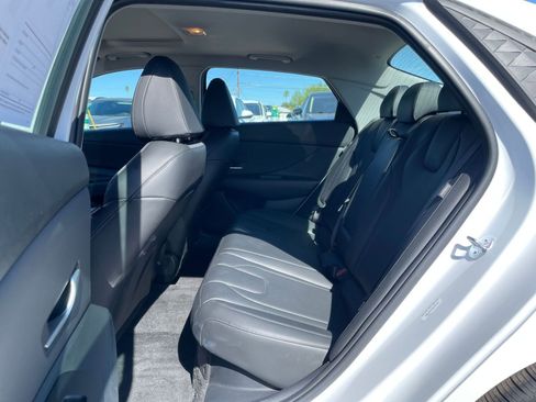 Used 2025 Hyundai Elantra Limited FWD image 28