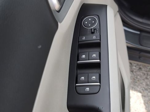 Used 2025 Kia Soul LX w/ LX Technology Package FWD image 17