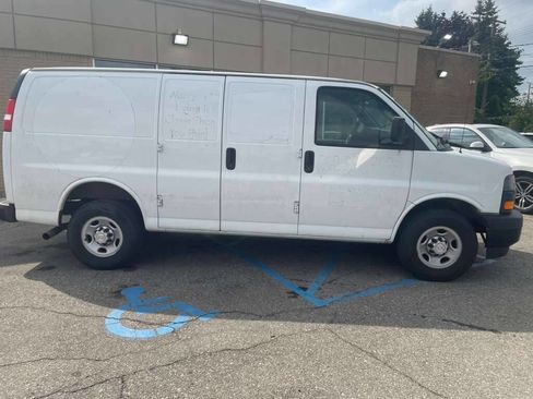 Used 2018 Chevrolet Express 2500 image 4