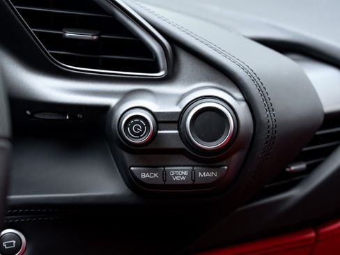 Used 2019 Ferrari 488 GTB RWD image 40