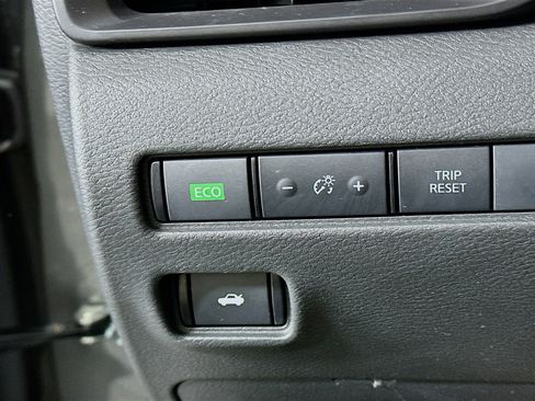 Used 2025 Nissan Sentra S image 17