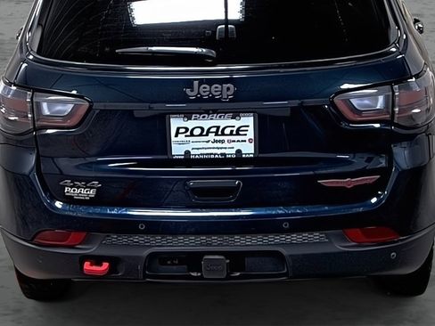 Used 2024 Jeep Compass Trailhawk w/ Trailhawk Elite Group image 11