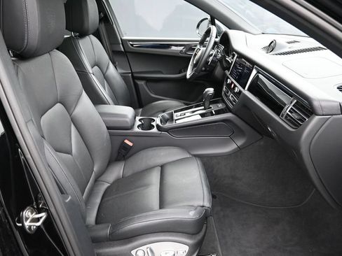 Certified 2026 Porsche Macan AWD/4WD image 28