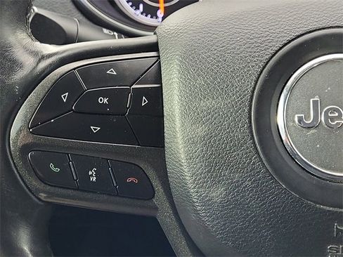 Used 2019 Jeep Cherokee Trailhawk image 16