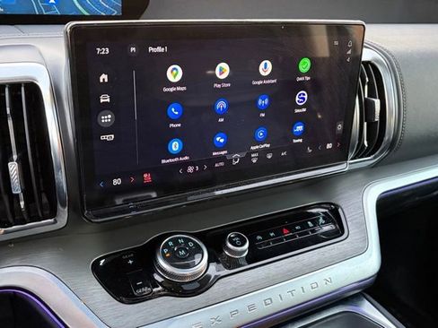 Used 2025 Ford Expedition Platinum image 24