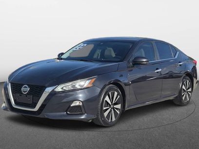 Used 2022 Nissan Altima 2.5 SV w/ SV Premium Package