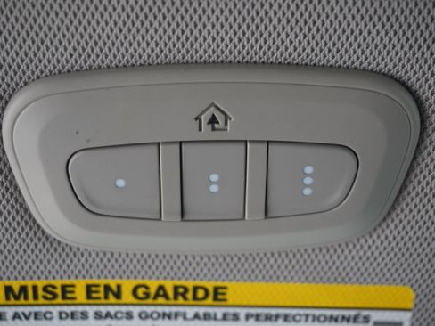 Used 2017 Chrysler Pacifica Touring-L w/ Tire & Wheel Group FWD image 22