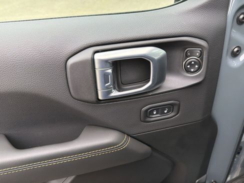 New 2026 Jeep Wrangler Unlimited Sahara AWD/4WD image 15