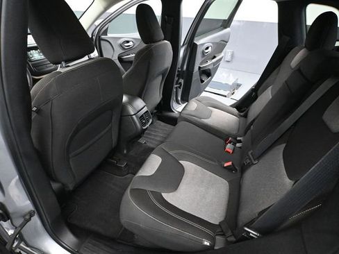 Used 2014 Jeep Cherokee Latitude image 32