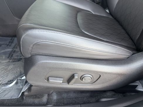 Used 2024 Kia Carnival EX image 33