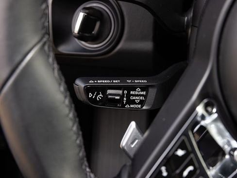 Used 2023 Porsche Cayenne Turbo image 35