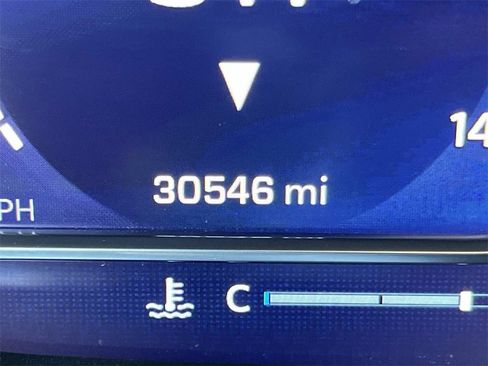 Used 2024 Chevrolet Suburban RST w/ Luxury Package image 23