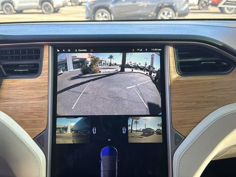 Used 2018 Tesla Model X 75D image 16