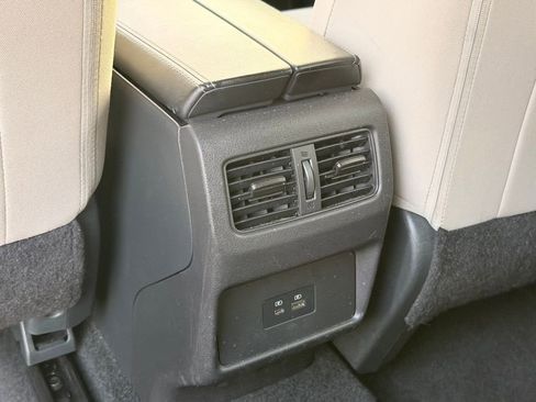 Used 2023 Nissan Rogue SV AWD/4WD image 15