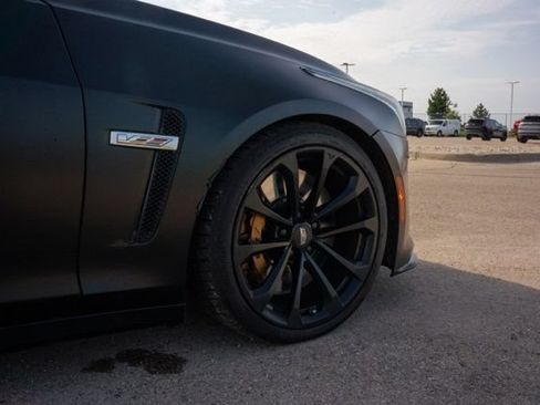 Used 2019 Cadillac CTS V w/ Luxury Package RWD image 9