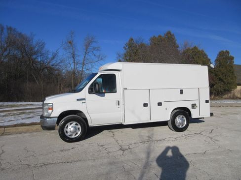 Used 2015 Ford E-350 and Econoline 350 Super Duty image 6
