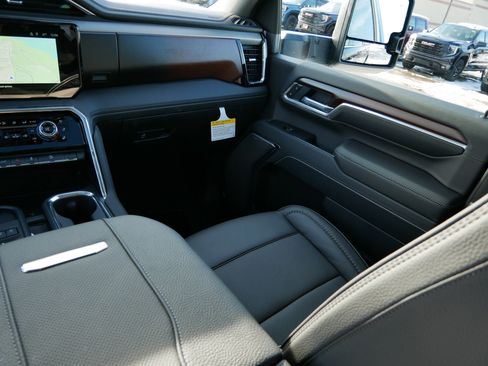 New 2026 GMC Sierra 2500 Denali w/ Denali Reserve Package image 15