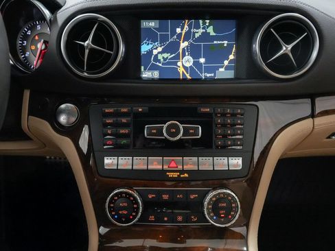 Used 2013 Mercedes-Benz SL 550 image 16