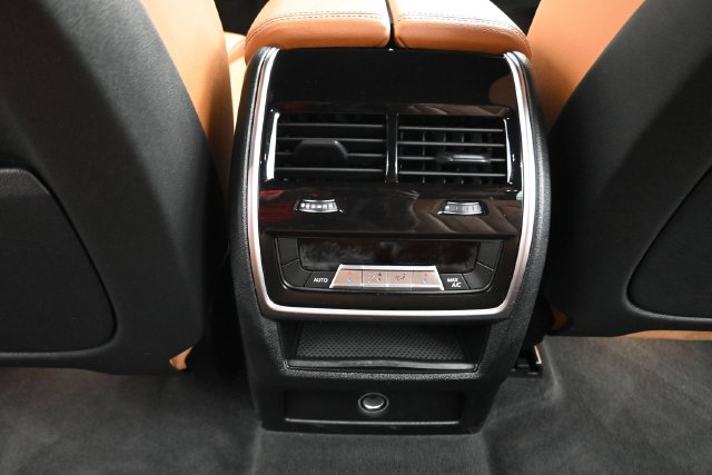 Used 2021 BMW X5 xDrive40i w/ Convenience Package AWD/4WD image 17