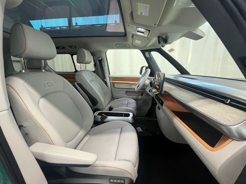 New 2025 Volkswagen ID. Buzz 1st Edition image 12