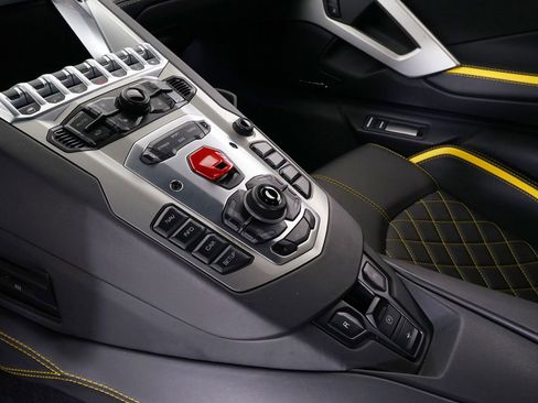 Used 2018 Lamborghini Aventador S AWD/4WD image 25