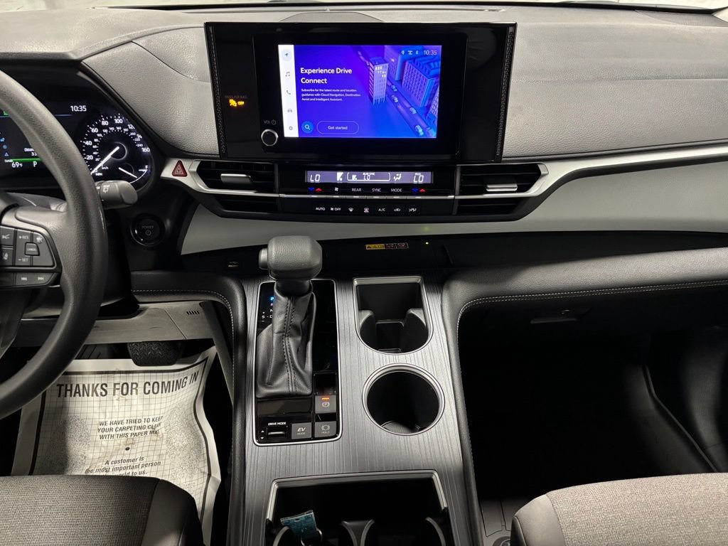 Used 2026 Toyota Sienna LE AWD/4WD image 26
