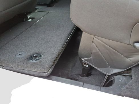 Used 2022 Chrysler Voyager LX FWD image 25