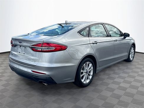 Used 2020 Ford Fusion SE image 6