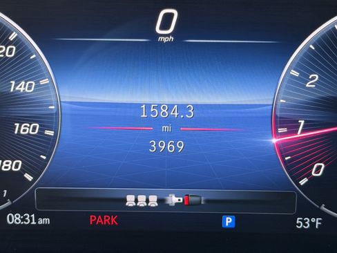 Used 2025 Mercedes-Benz GLB 35 AMG 4MATIC image 23