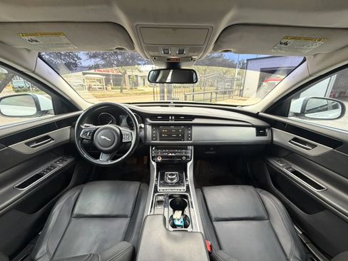 Used 2017 Jaguar XF Premium AWD/4WD image 19