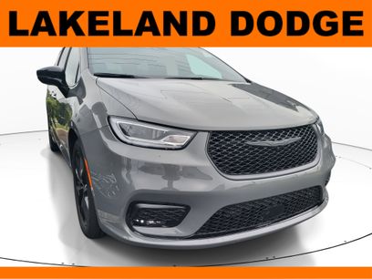 Used 2025 Chrysler Pacifica Limited