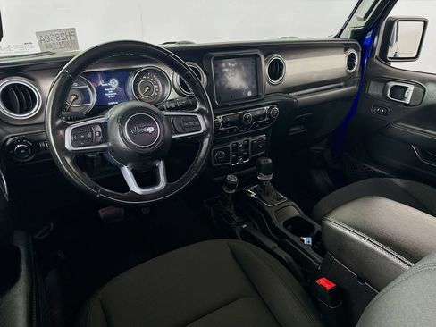 Used 2020 Jeep Wrangler Unlimited Sahara w/ Uconnect 4C Nav & Sound Group AWD/4WD image 18