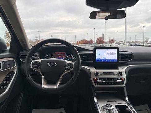 Used 2021 Ford Explorer XLT w/ Equipment Group 202A image 8