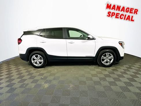Used 2024 GMC Terrain SLE image 9