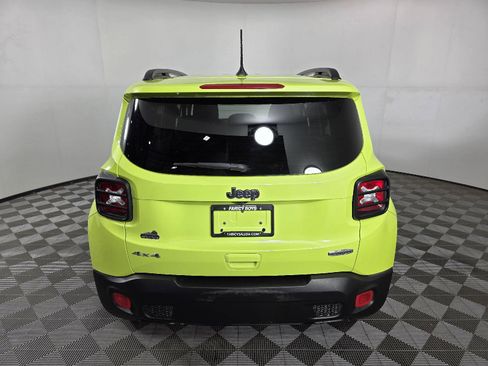 Used 2018 Jeep Renegade Latitude w/ Cold Weather Group image 4