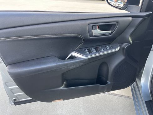 Used 2017 Toyota Camry XLE w/ Moonroof Package FWD image 23
