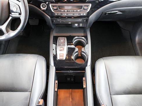 Used 2022 Honda Pilot Touring image 17
