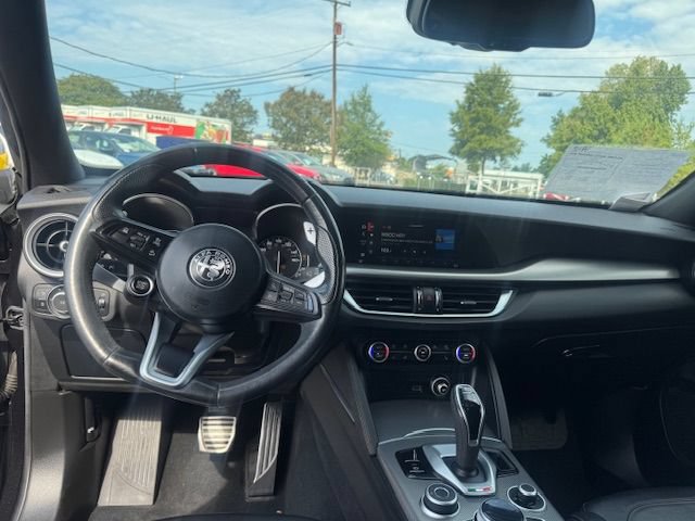 Used 2023 Alfa Romeo Stelvio Veloce AWD/4WD image 8