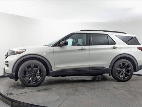 Used 2023 Ford Explorer ST-Line w/ Class IV Trailer Tow Package RWD image 3